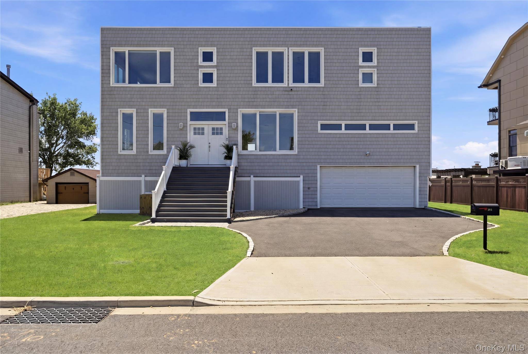 298 W Lido Promenade, Lindenhurst, NY 11757