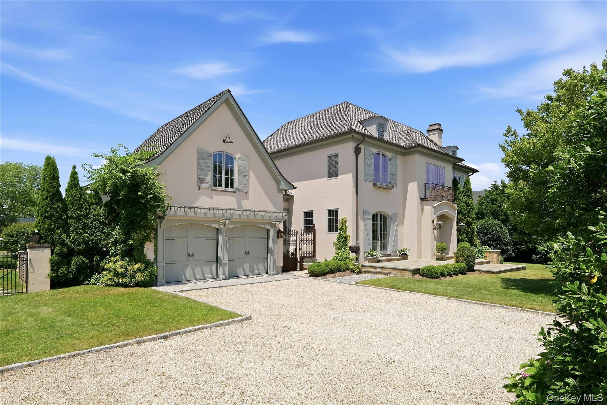 7 Sexton DR, West Islip, NY 11795