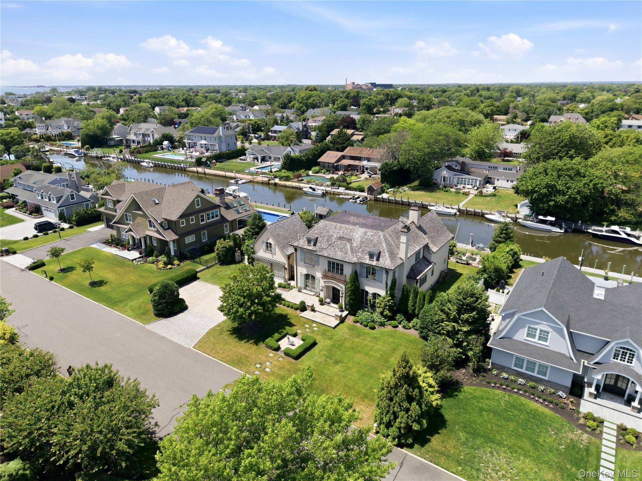 7 Sexton DR, West Islip, NY 11795