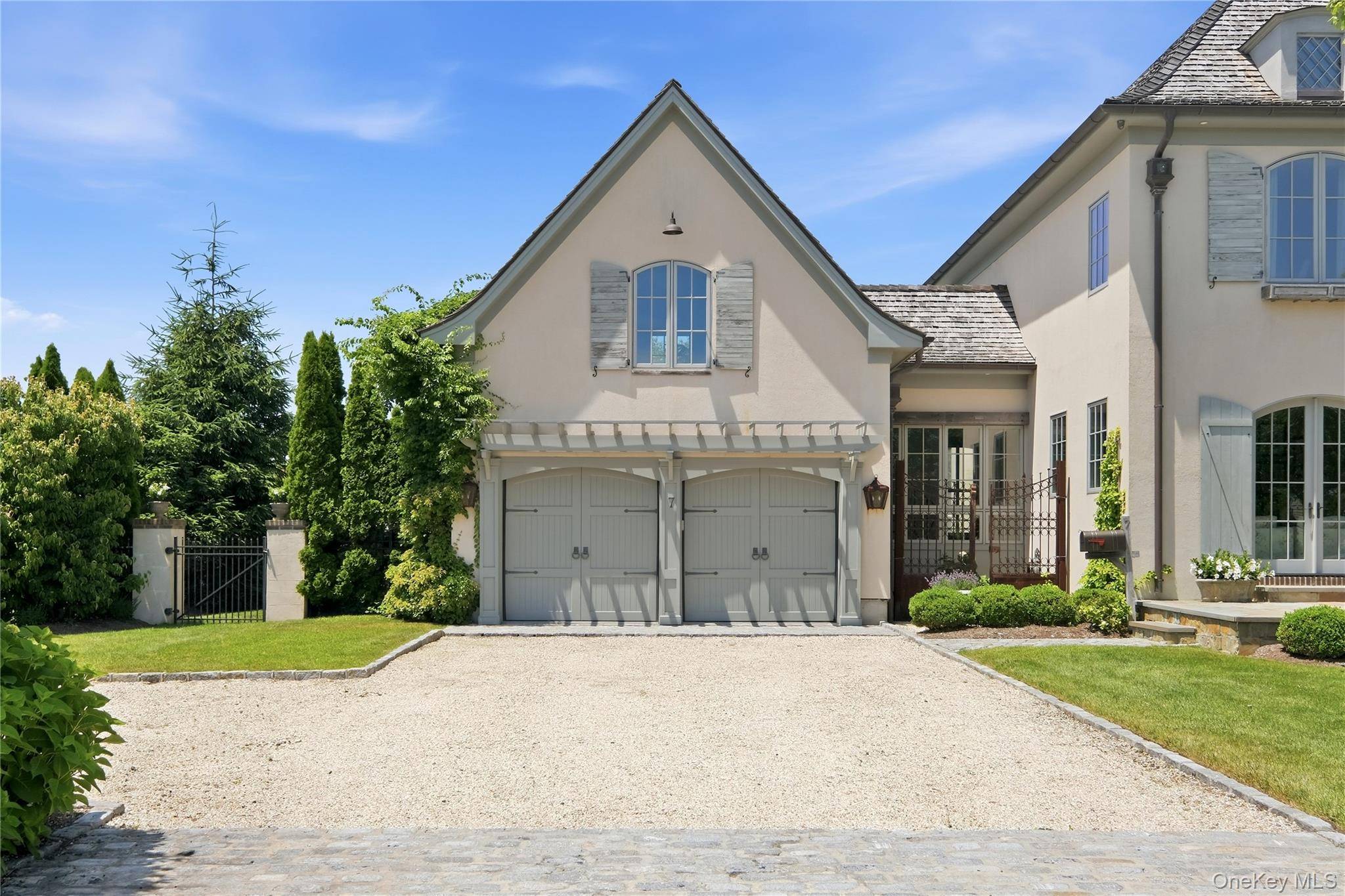 7 Sexton DR, West Islip, NY 11795