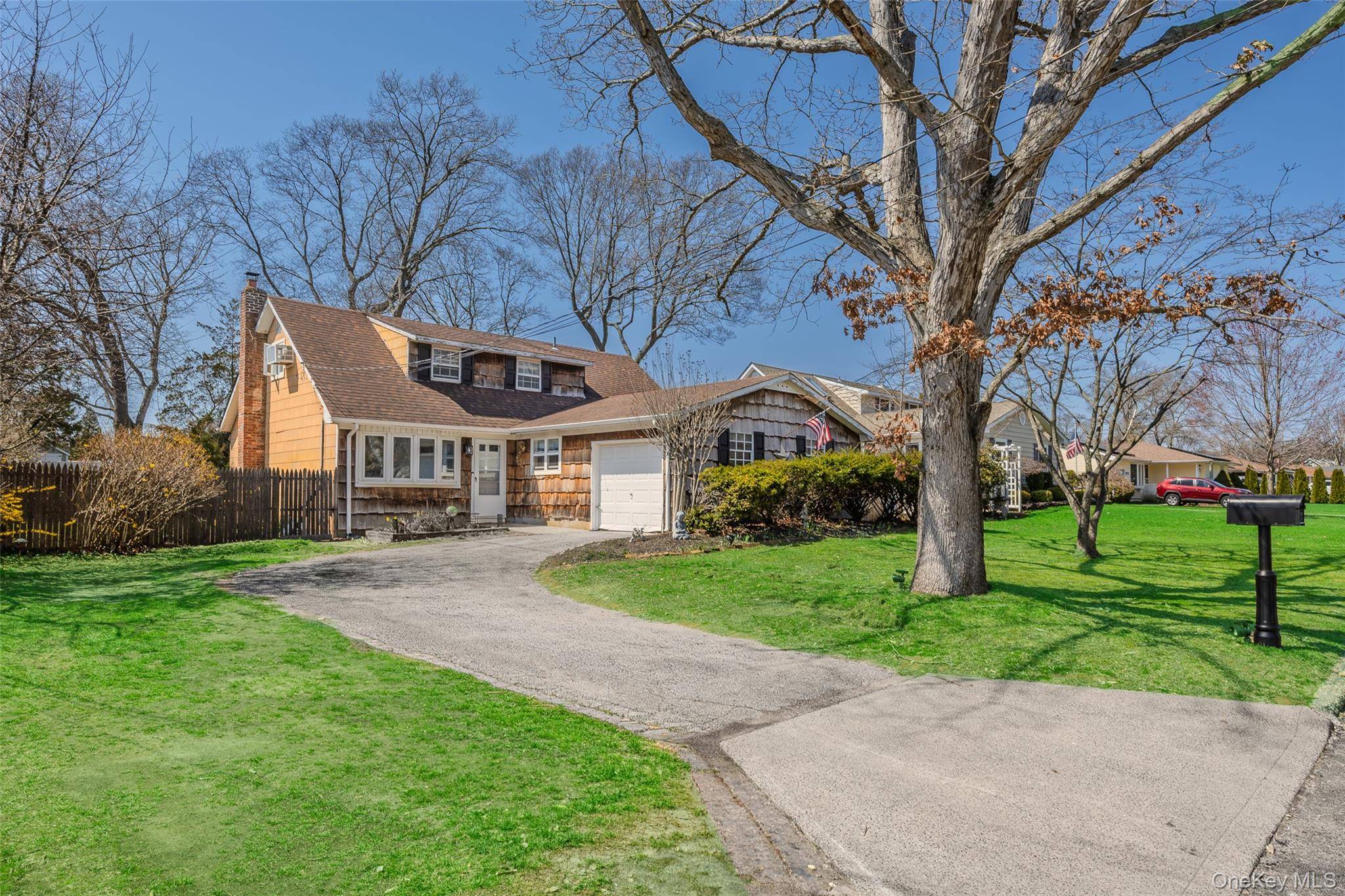 26 Allegheny DR, Farmingville, NY 11738