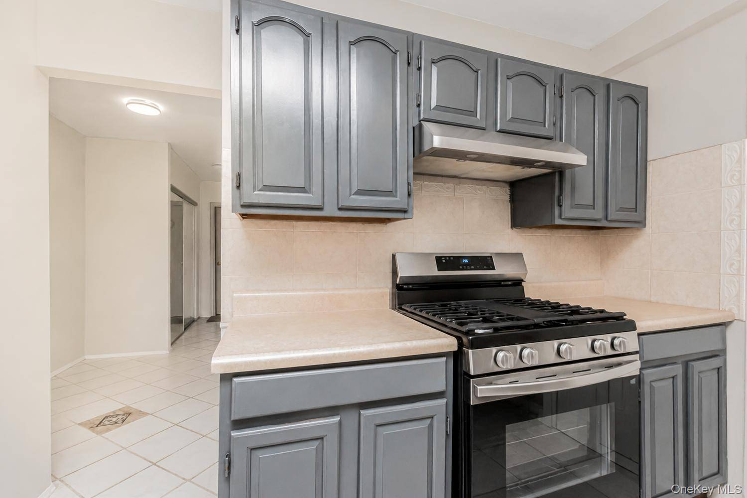42 Pine ST #3M, Yonkers, NY 10701