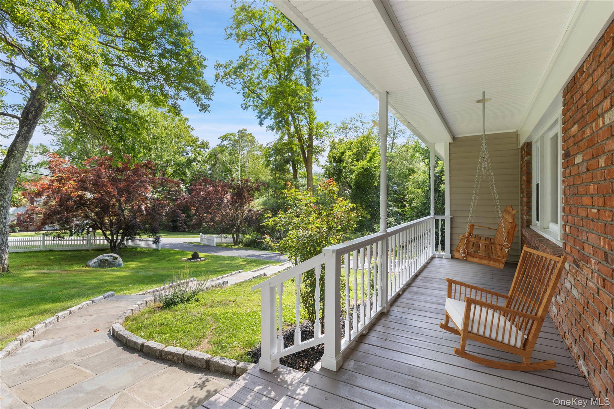 2 Lalli DR, Katonah, NY 10536