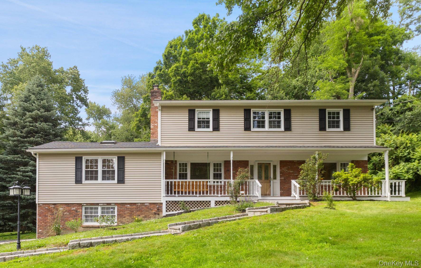 2 Lalli DR, Katonah, NY 10536