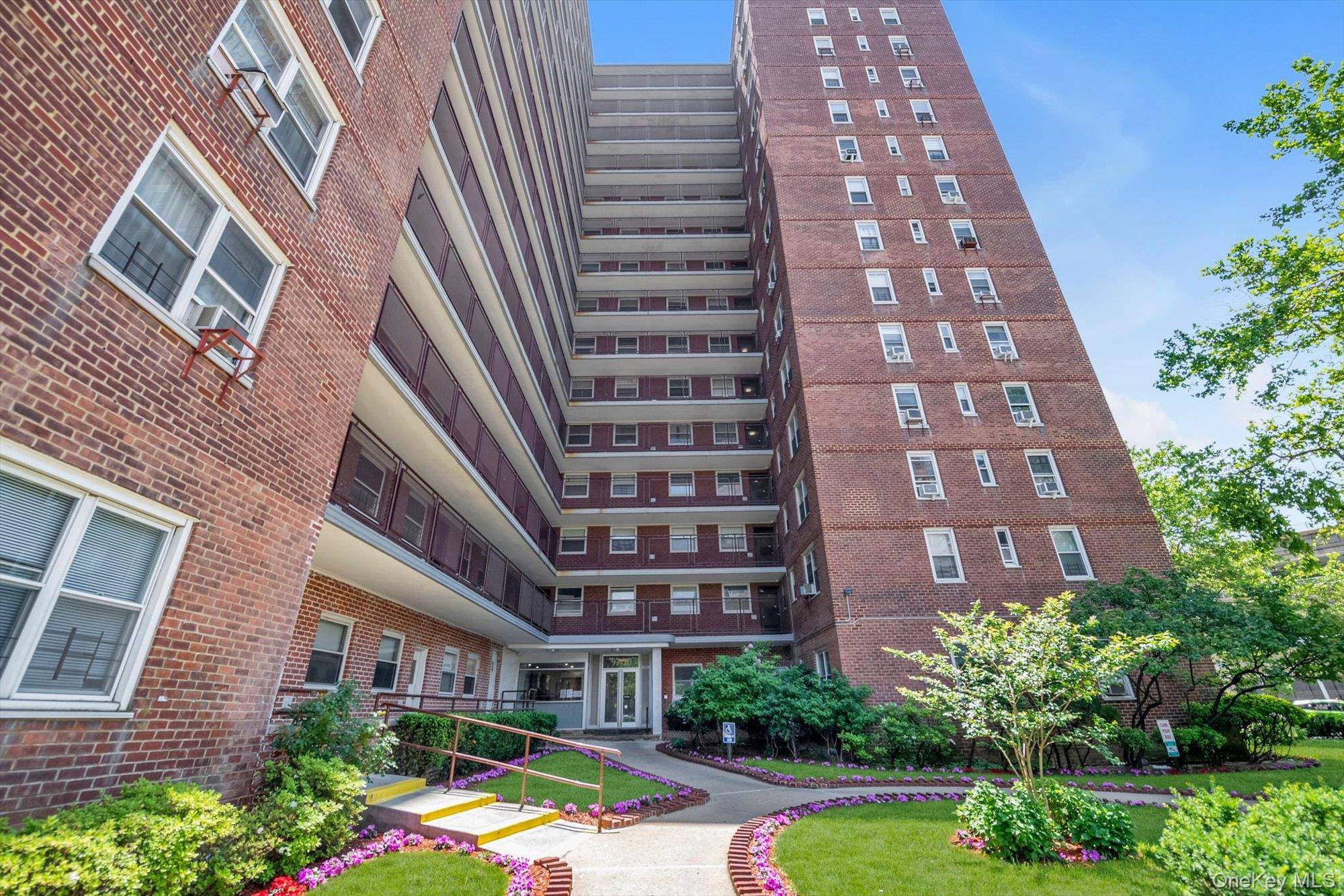 97-10 62 DR #3H, Rego Park, NY 11374