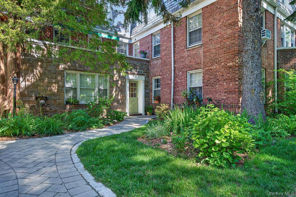 74 Pinewood RD #1F, Hartsdale, NY 10530
