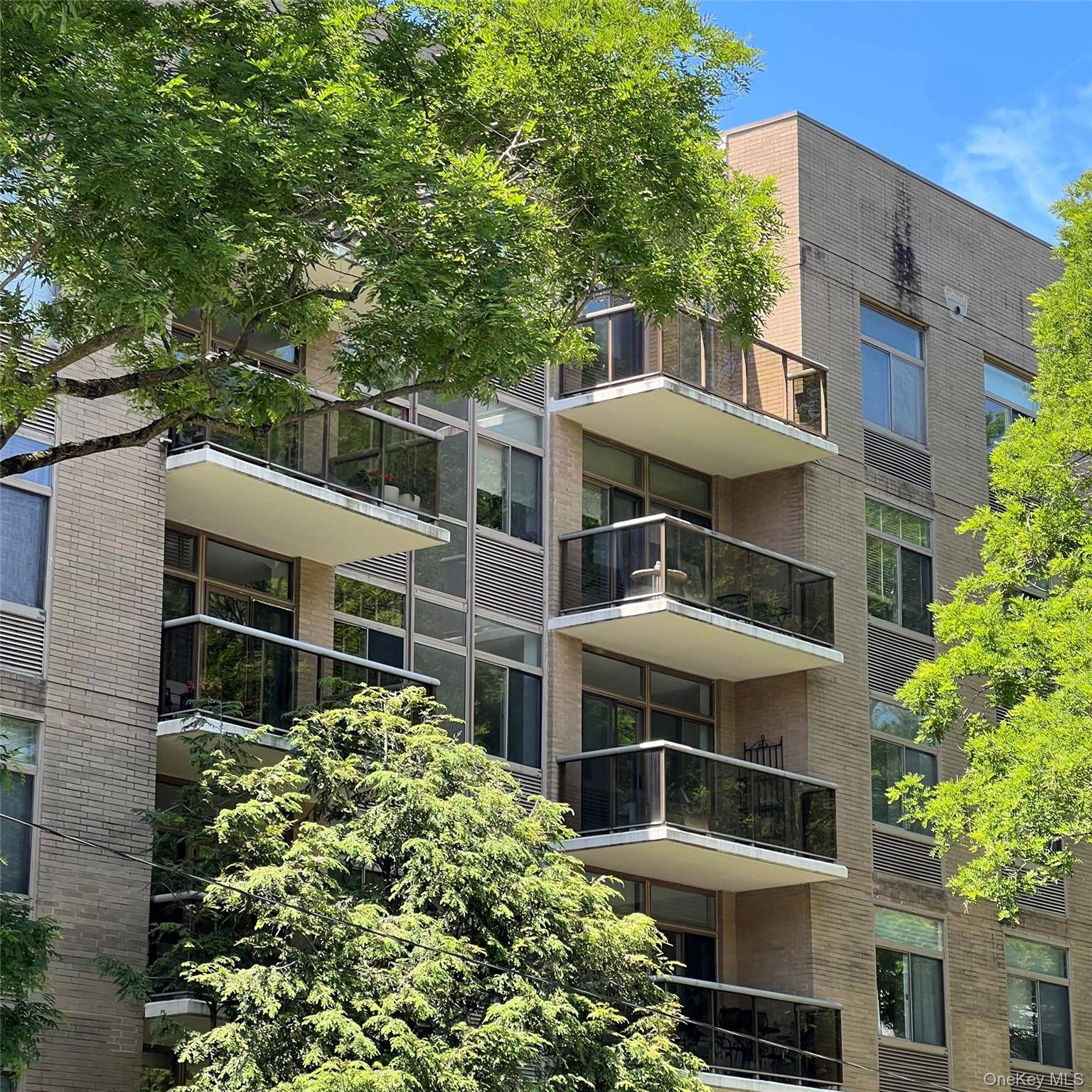 35 N Chatsworth AVE #1J, Larchmont, NY 10538