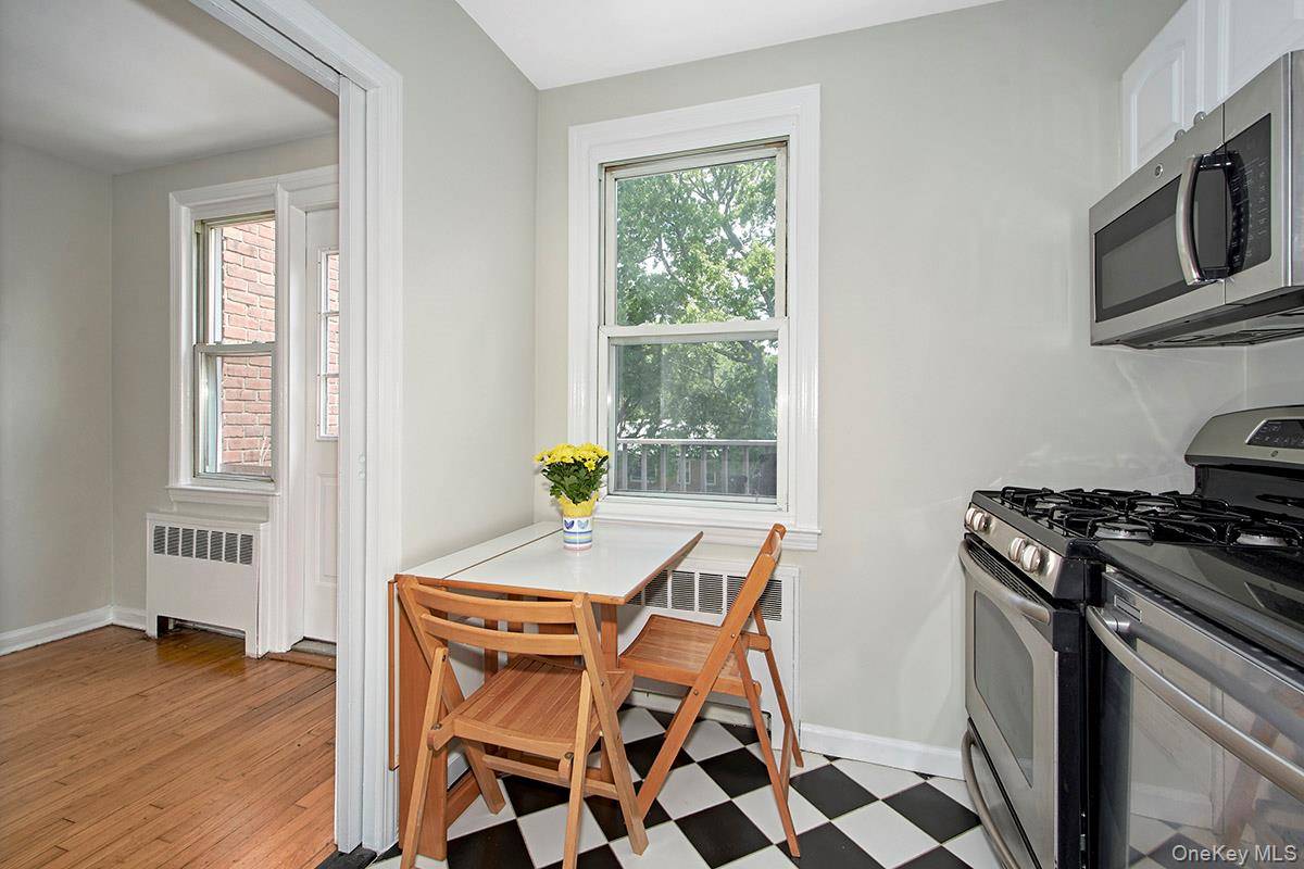 110 Lawn TER #2H, Mamaroneck, NY 10543