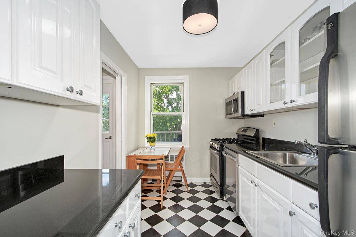 110 Lawn TER #2H, Mamaroneck, NY 10543