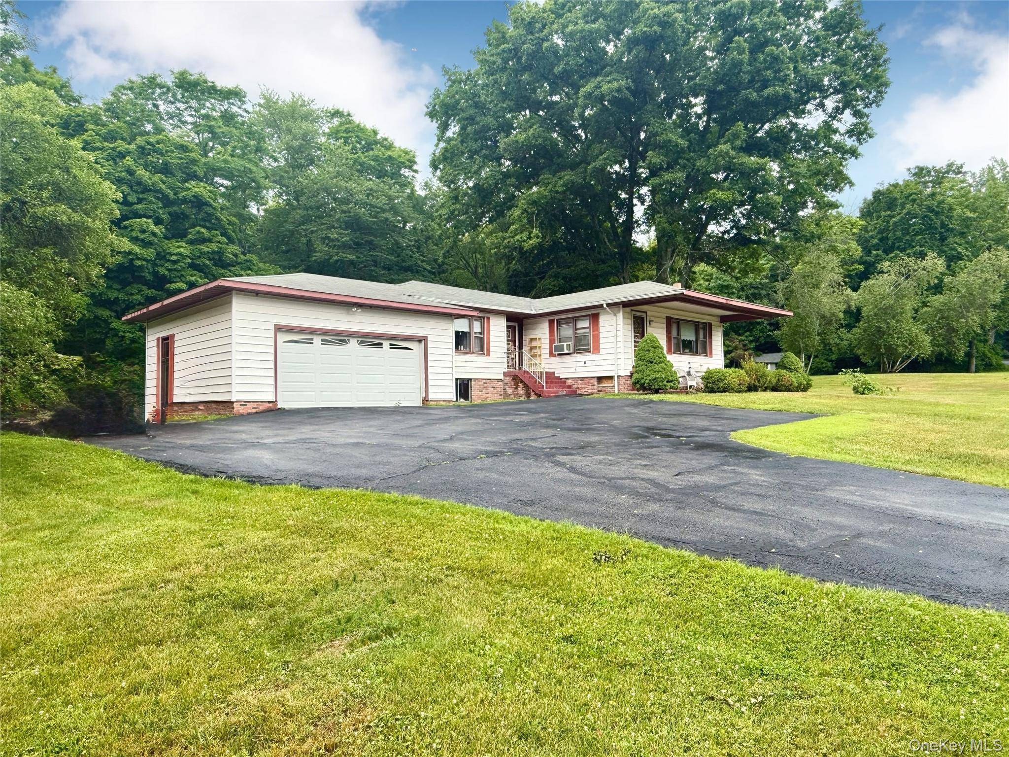 646 Oak Summit RD, Millbrook, NY 12545