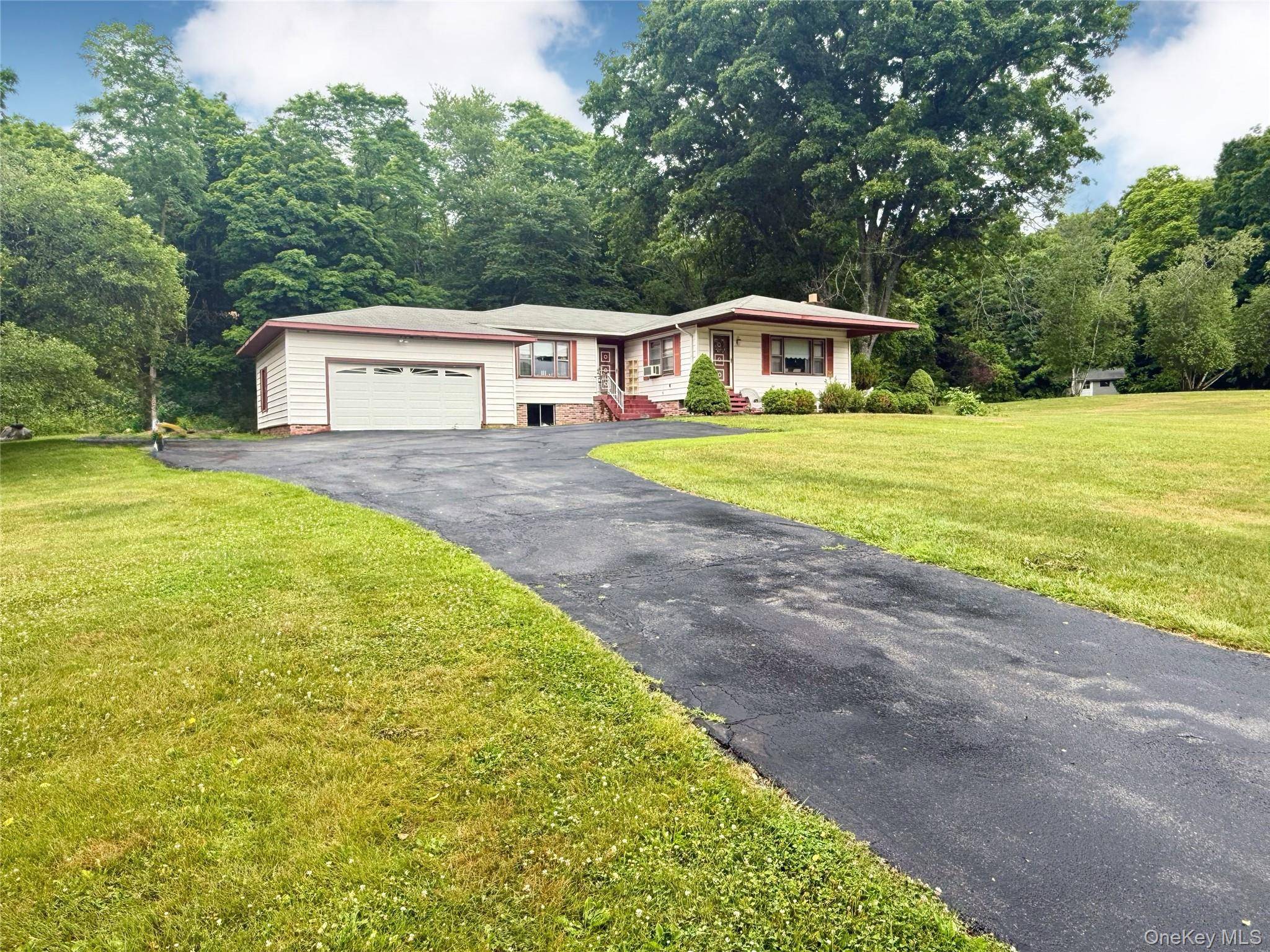 646 Oak Summit RD, Millbrook, NY 12545