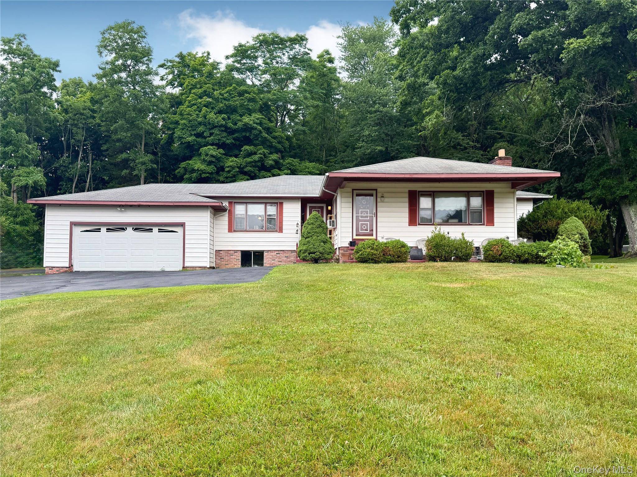 646 Oak Summit RD, Millbrook, NY 12545