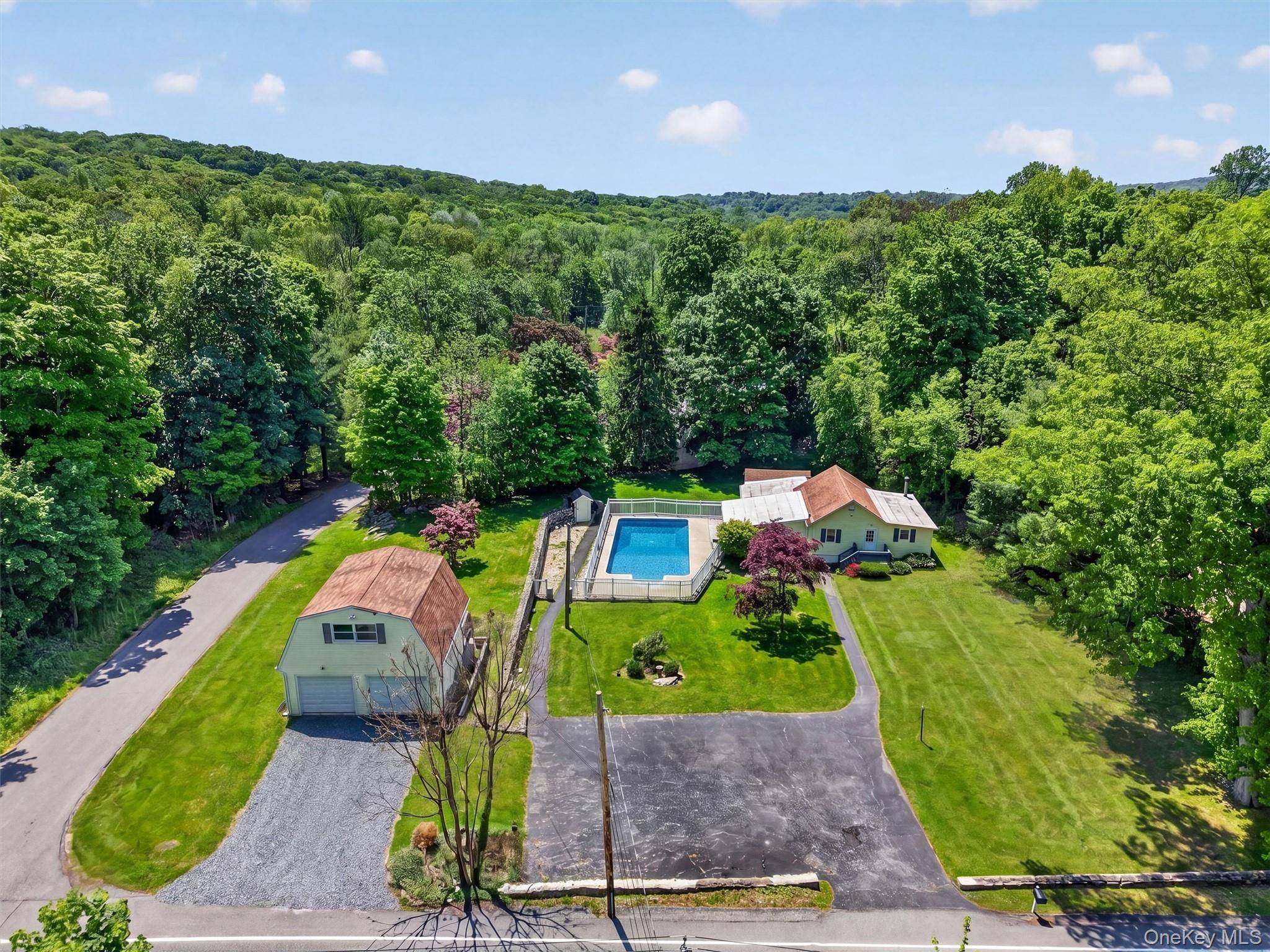 592 Long Pond RD, Mahopac, NY 10541