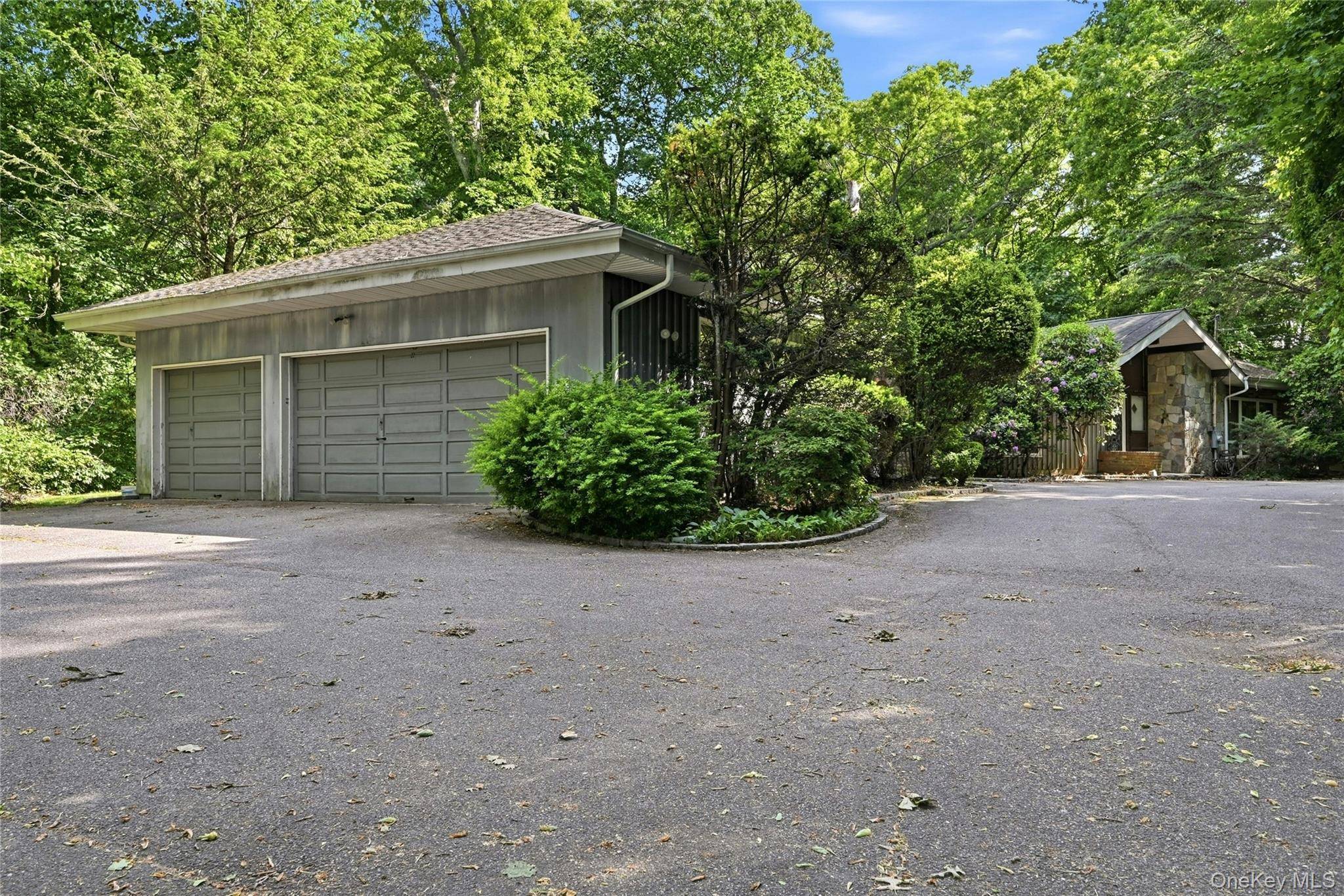 12 Tall Tree CT, Cold Spring Harbor, NY 11724