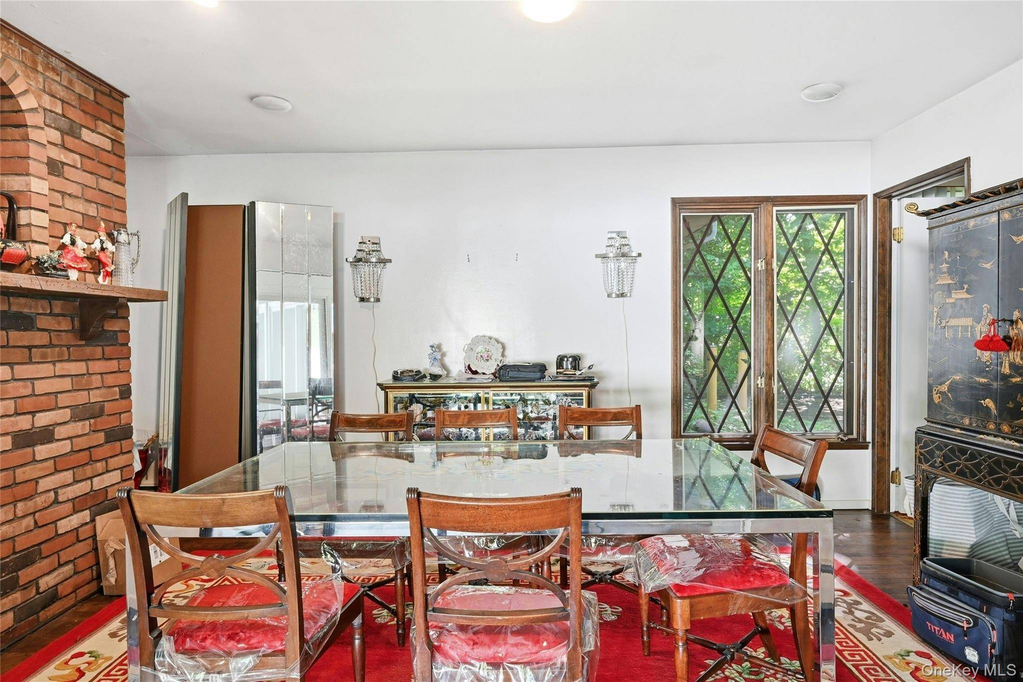 12 Tall Tree CT, Cold Spring Harbor, NY 11724