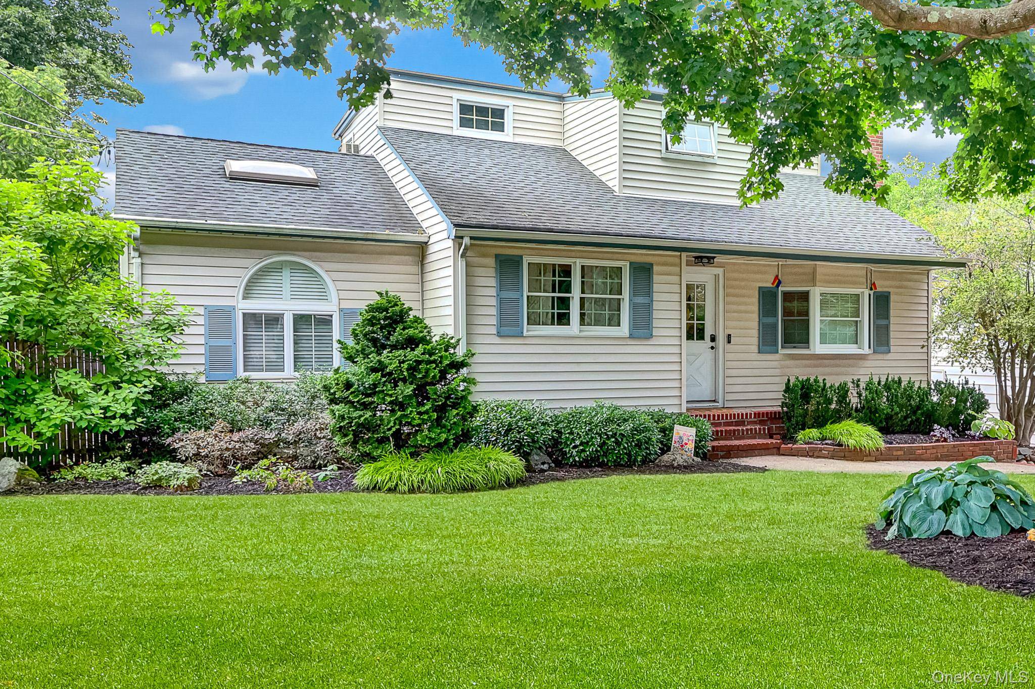 27 McGaw AVE, Lake Grove, NY 11755