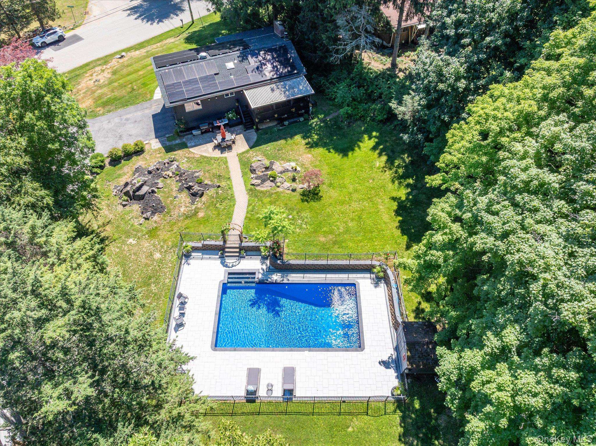 27 Lakeview AVE, Cortlandt Manor, NY 10567