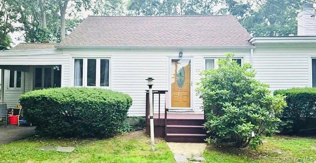 66 Corbin AVE, Shirley, NY 11967