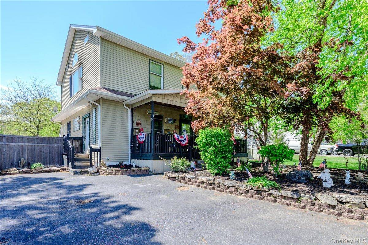 35 Cooke AVE, Holtsville, NY 11742