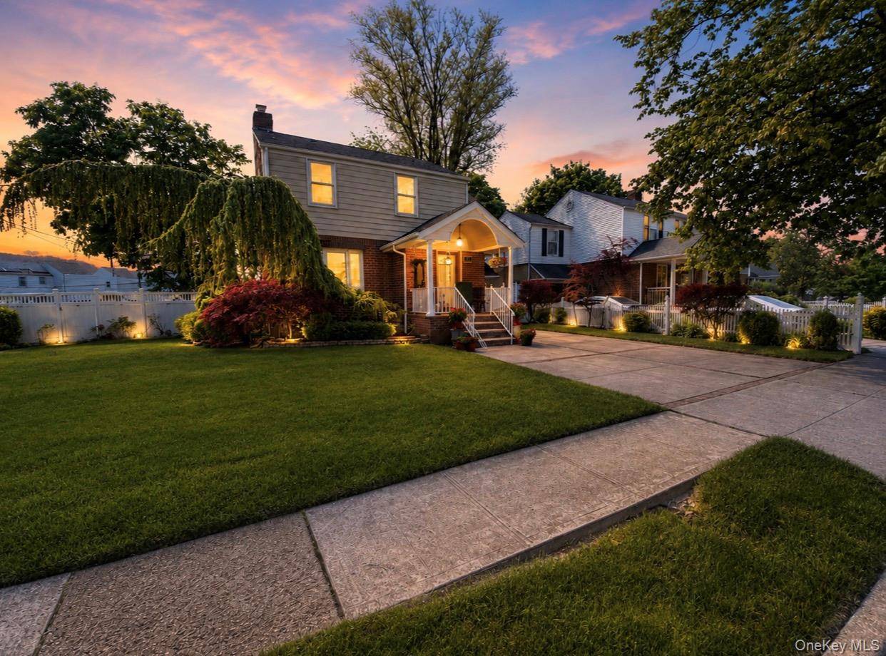 25 Nassau ST, Elmont, NY 11003
