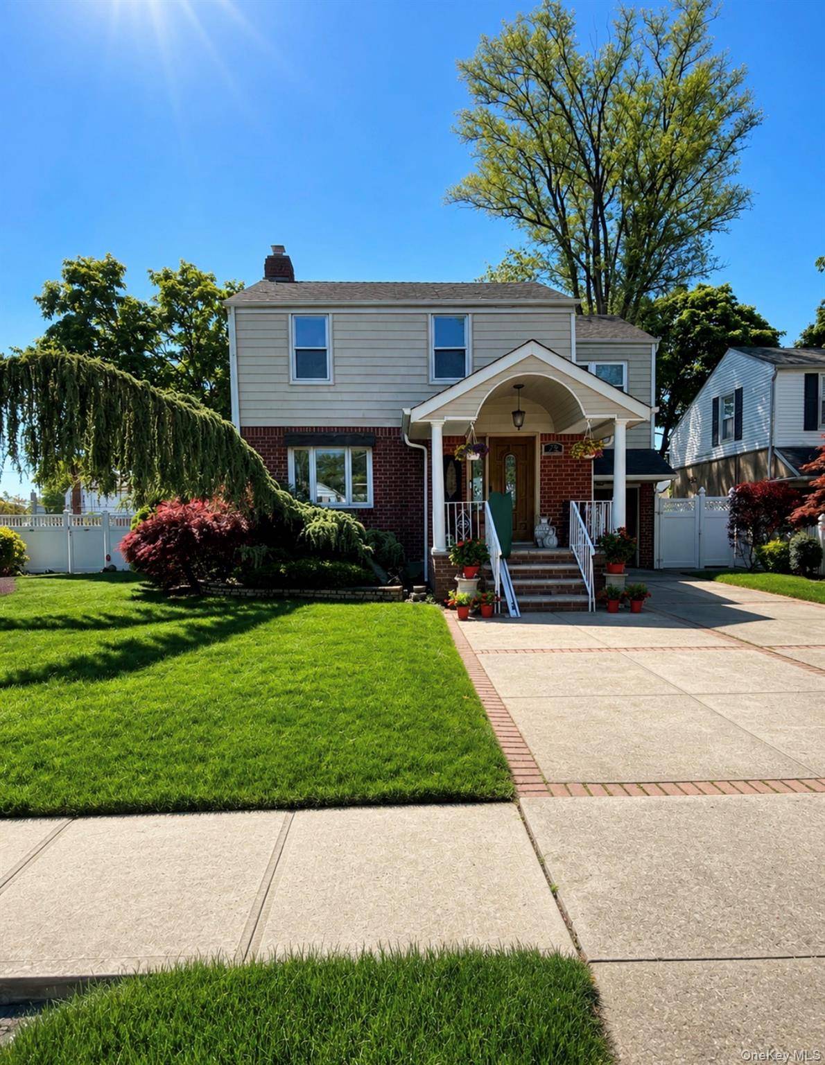 25 Nassau ST, Elmont, NY 11003