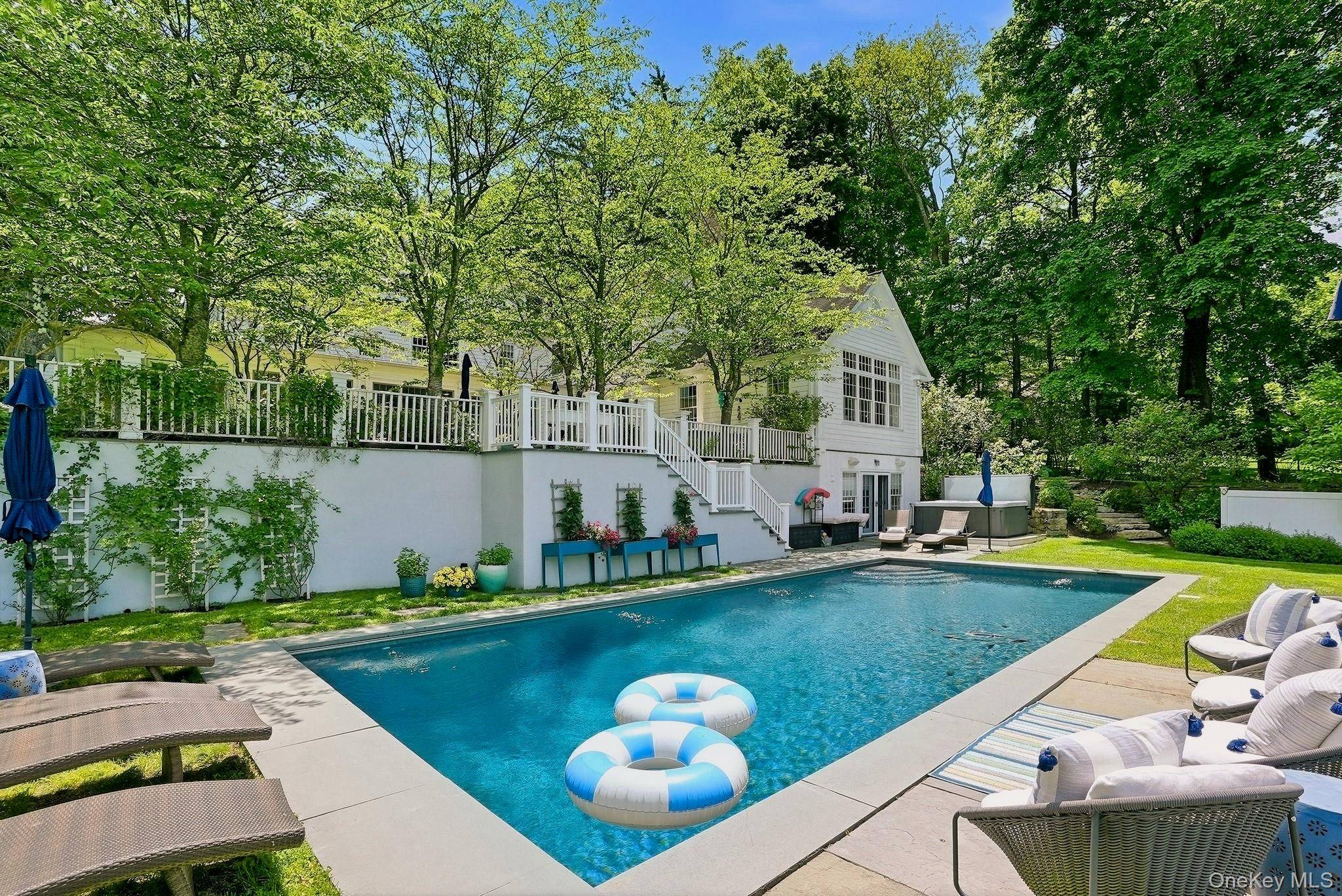 40 Algonquin DR, Chappaqua, NY 10514