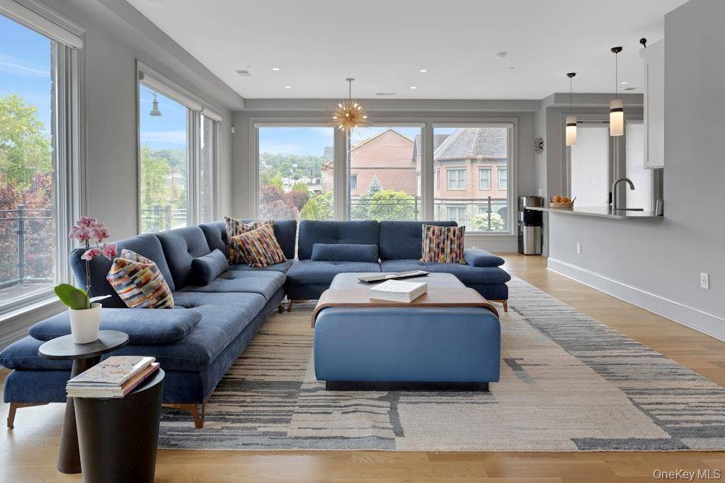 18 Rivers Edge DR #211, Tarrytown, NY 10591