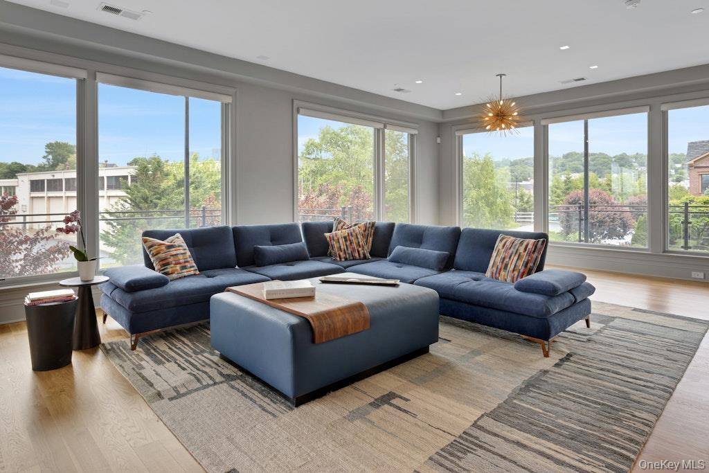 18 Rivers Edge DR #211, Tarrytown, NY 10591