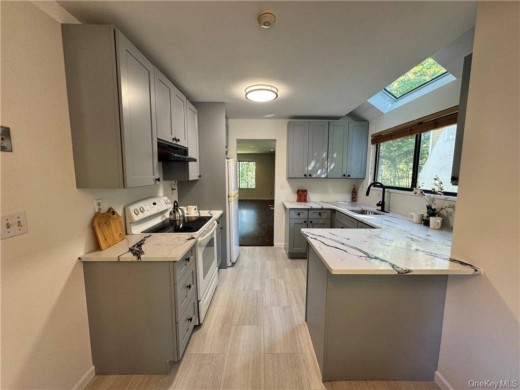 17 Rambling Brook RD, Chappaqua, NY 10514