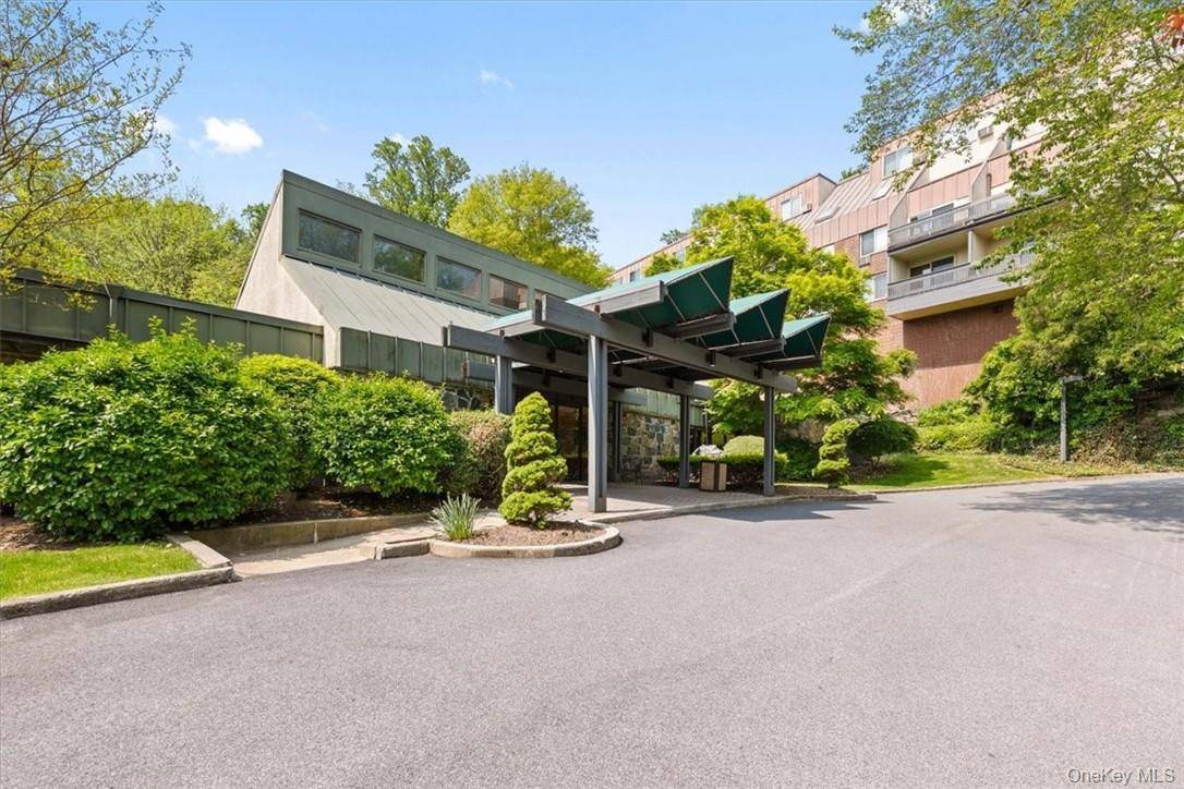 2 Fountain LN #3W, Scarsdale, NY 10583