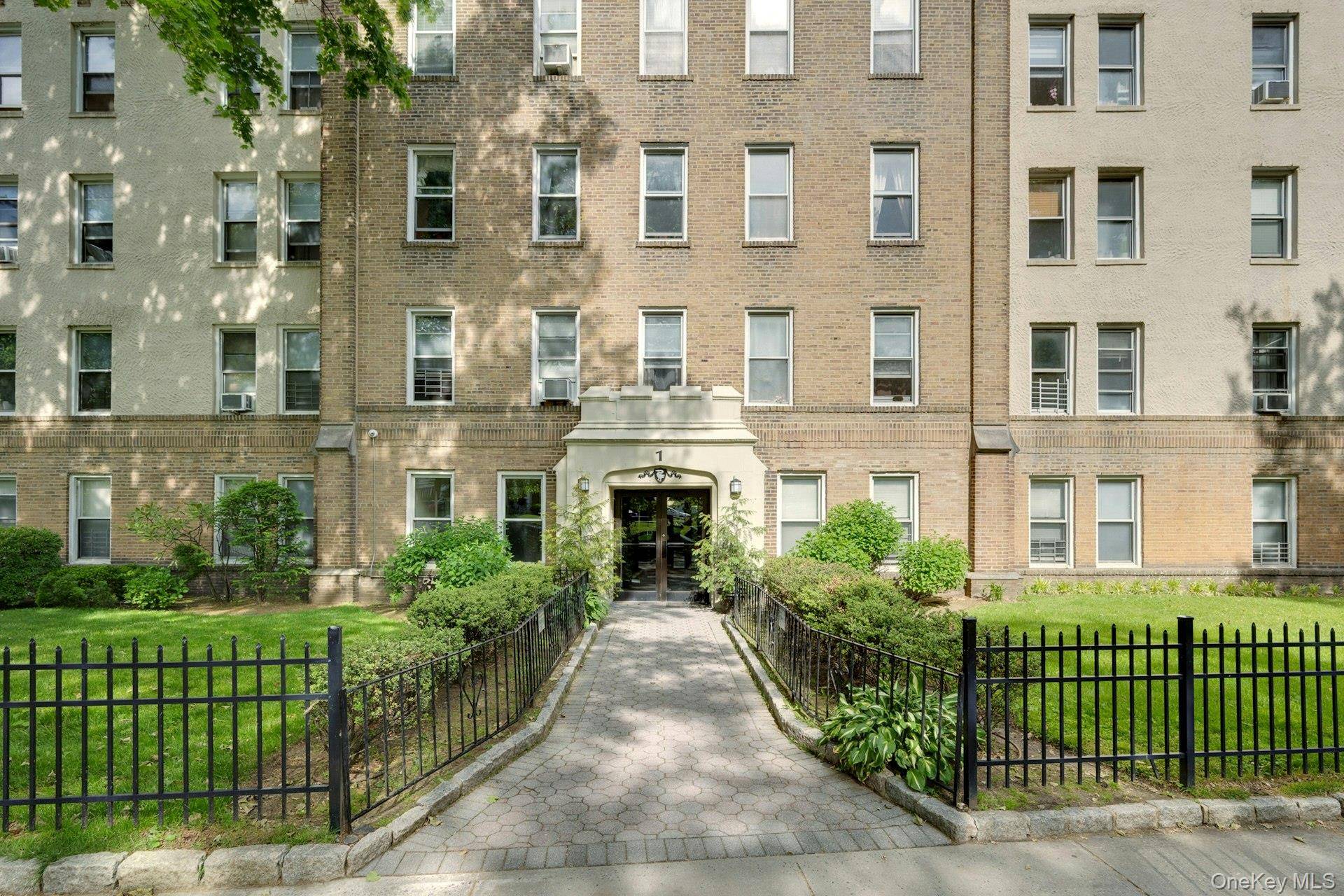 472 Gramatan AVE #A3, Mount Vernon, NY 10552