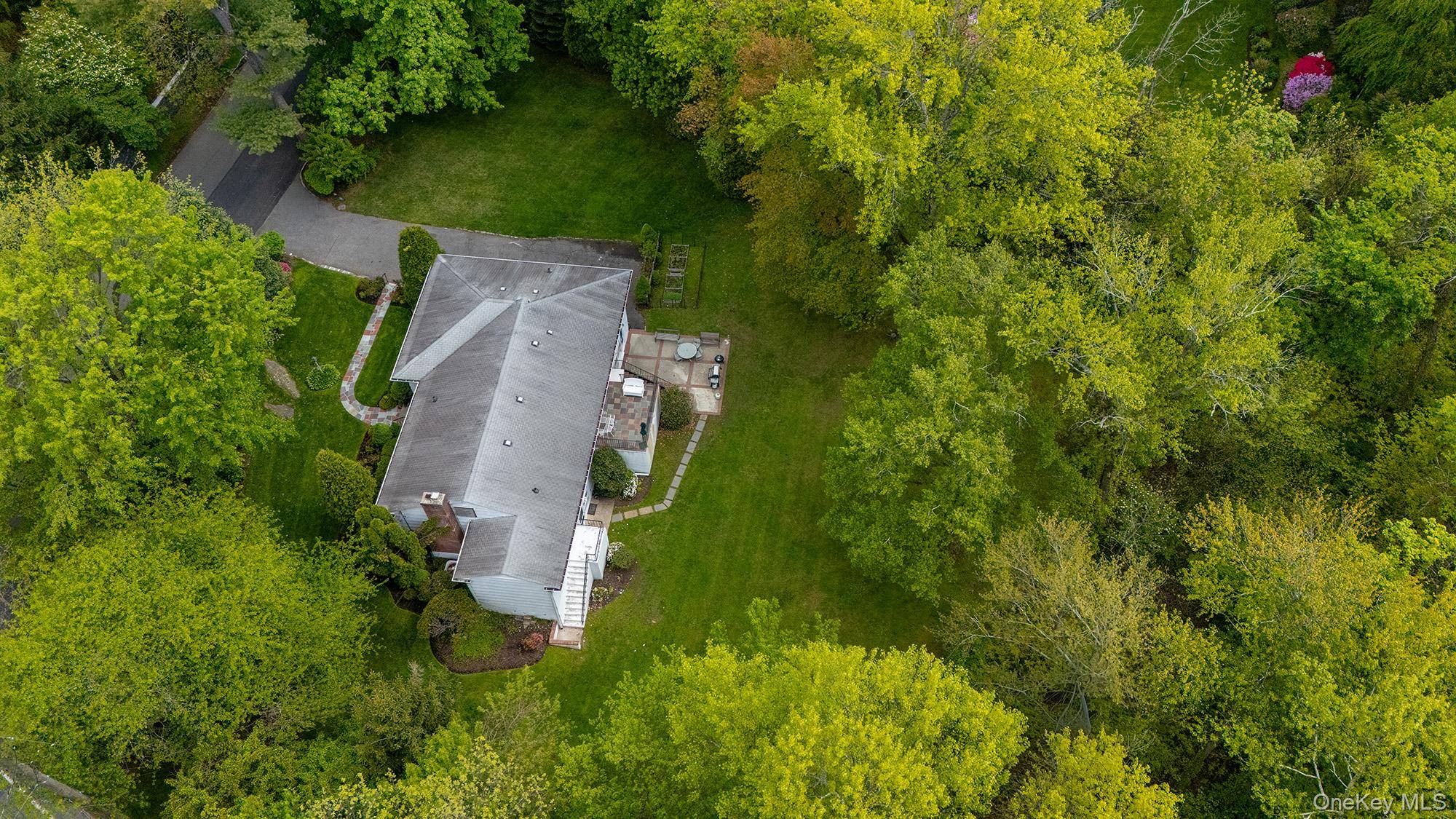 2 Bonnie Briar LN, Larchmont, NY 10538