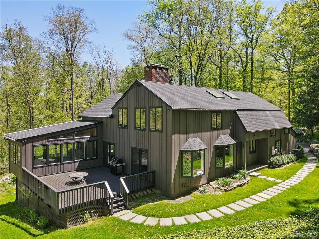 21 Beech Hill LN, Pound Ridge, NY 10576