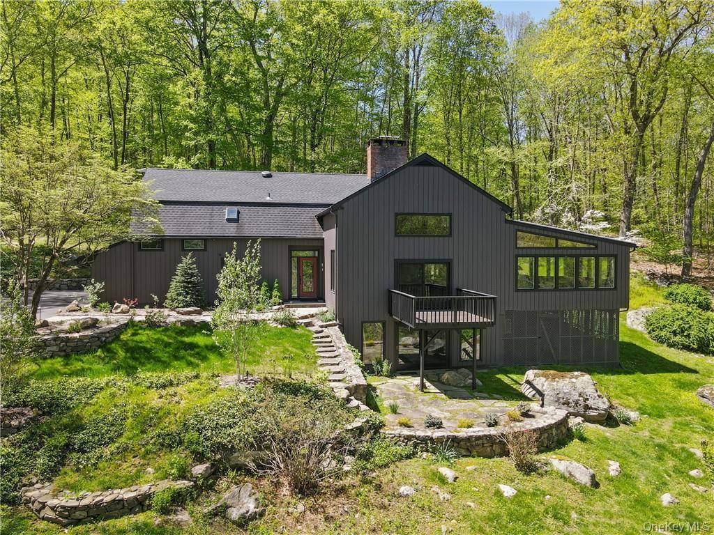 21 Beech Hill LN, Pound Ridge, NY 10576