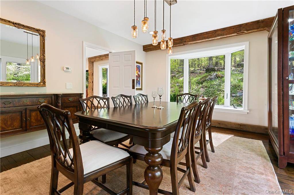 21 Beech Hill LN, Pound Ridge, NY 10576