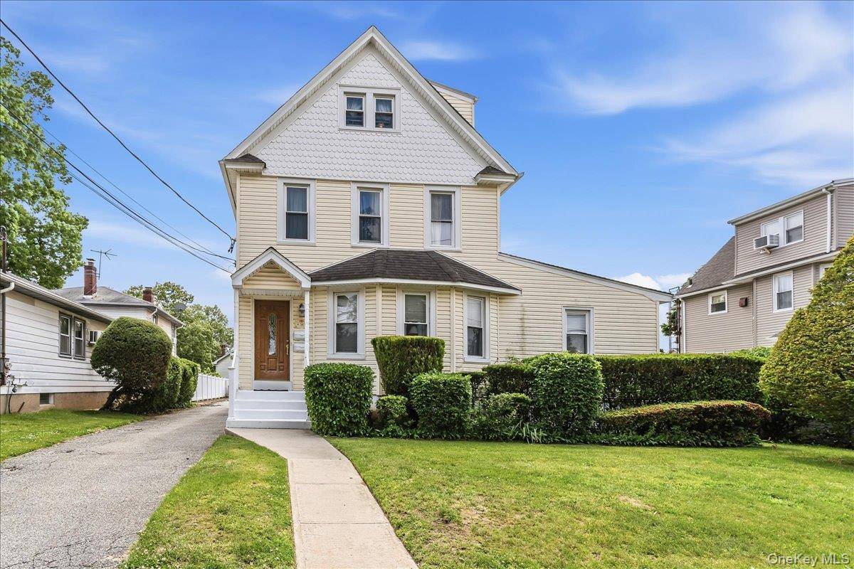38 Wood ST, Lynbrook, NY 11563