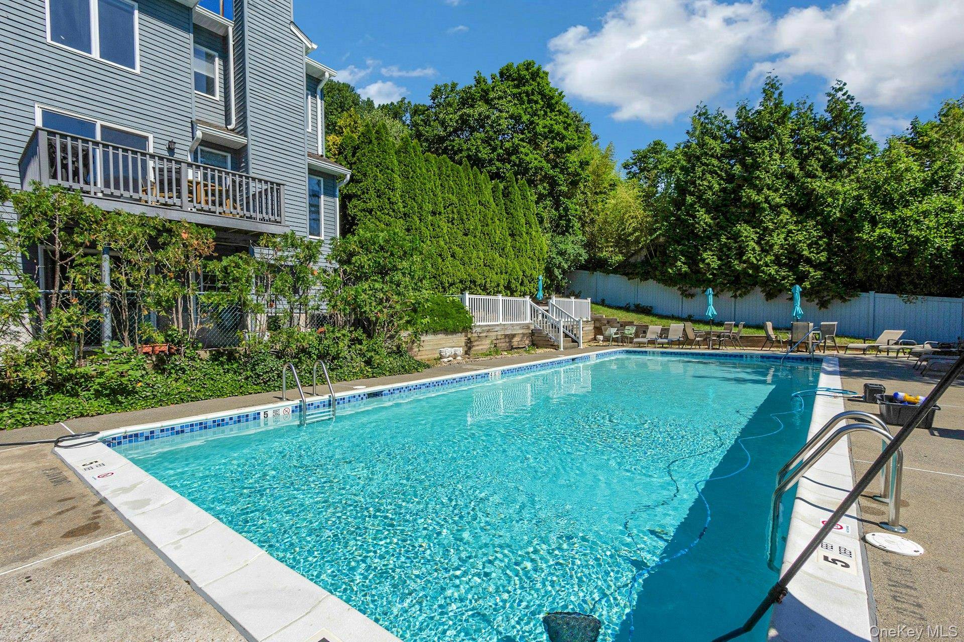 8 Village Gate WAY #8, Nyack, NY 10960
