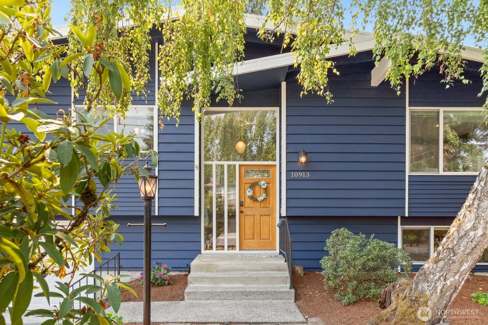 10913 NE 48th ST, Kirkland, WA 98033