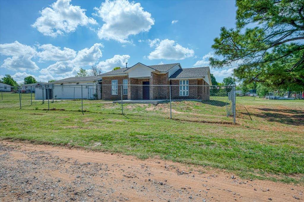 4040 Lynda LN, Guthrie, OK 73044