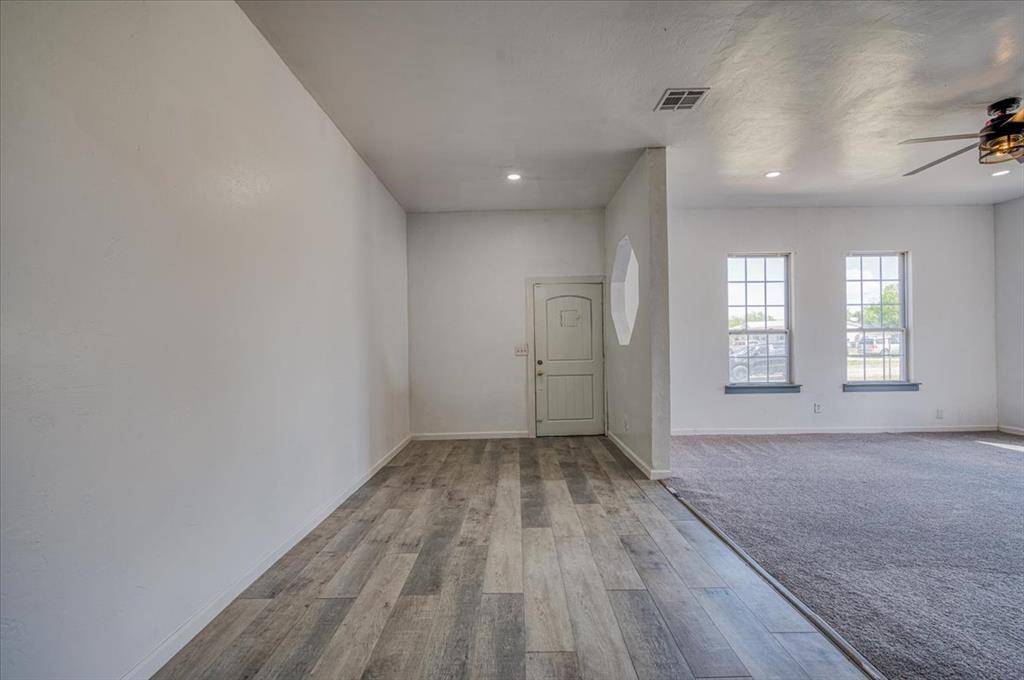 4040 Lynda LN, Guthrie, OK 73044