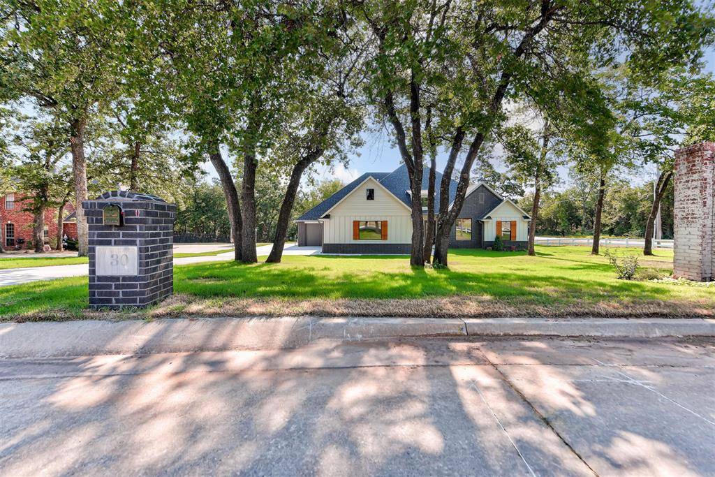 30 N Oaks RD, Harrah, OK 73045