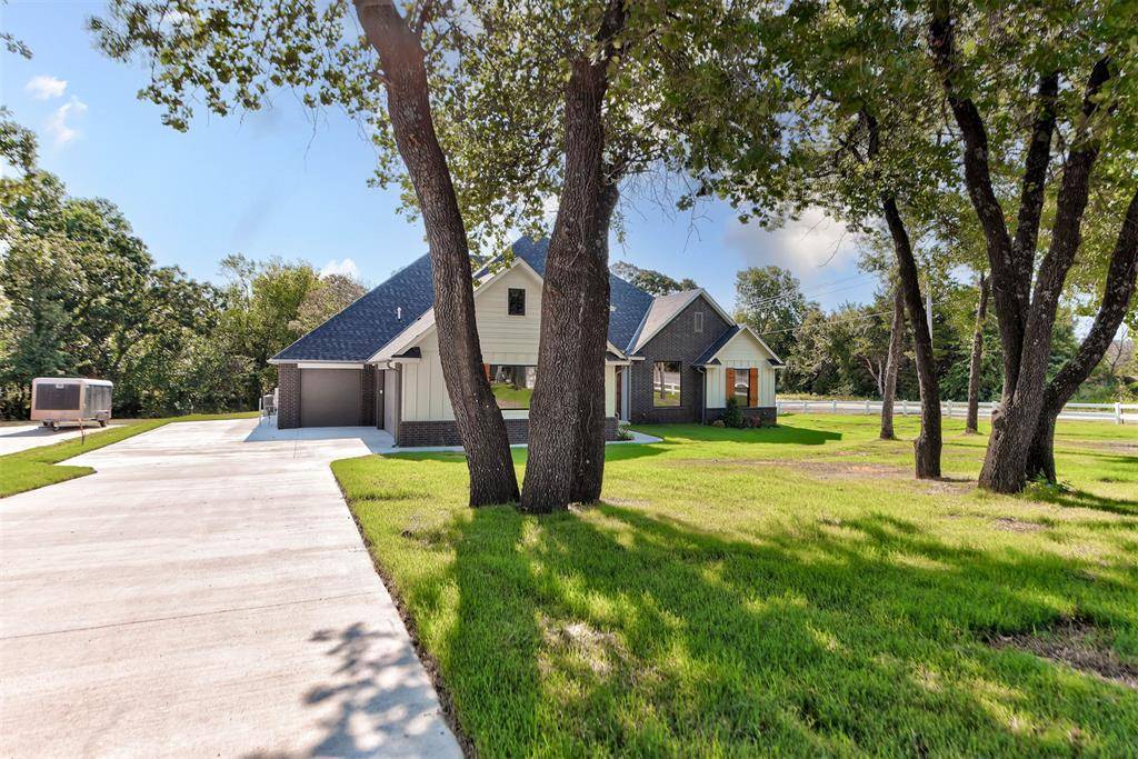 30 N Oaks RD, Harrah, OK 73045