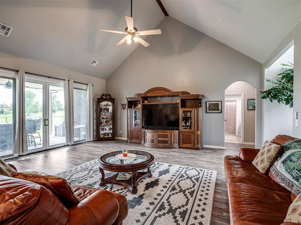 14215 SW 46th CT, Yukon, OK 73099