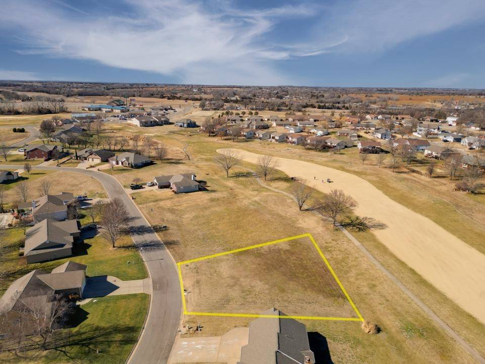 624 Quail Nest Rd, Winfield, KS 67156