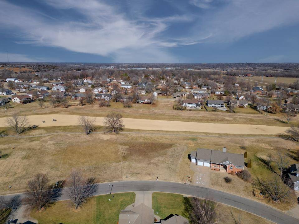 624 Quail Nest Rd, Winfield, KS 67156