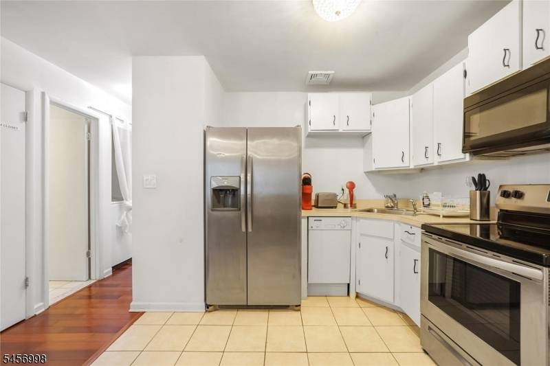 44 Coriander Way, Englewood City, NJ 07631