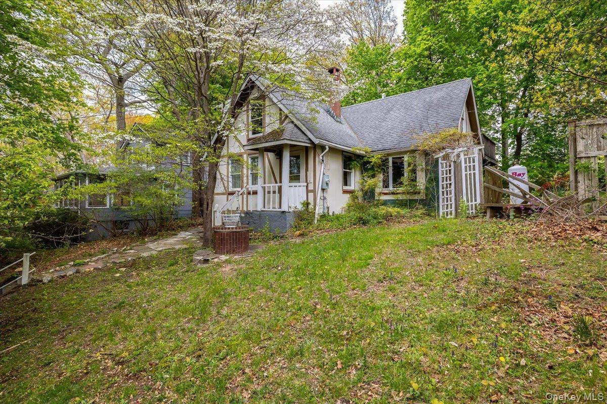 7 Amagansett DR, Sound Beach, NY 11789