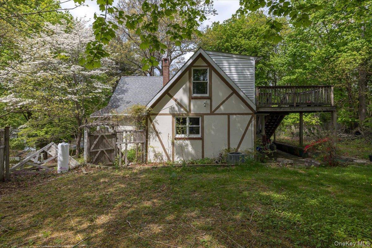 7 Amagansett DR, Sound Beach, NY 11789