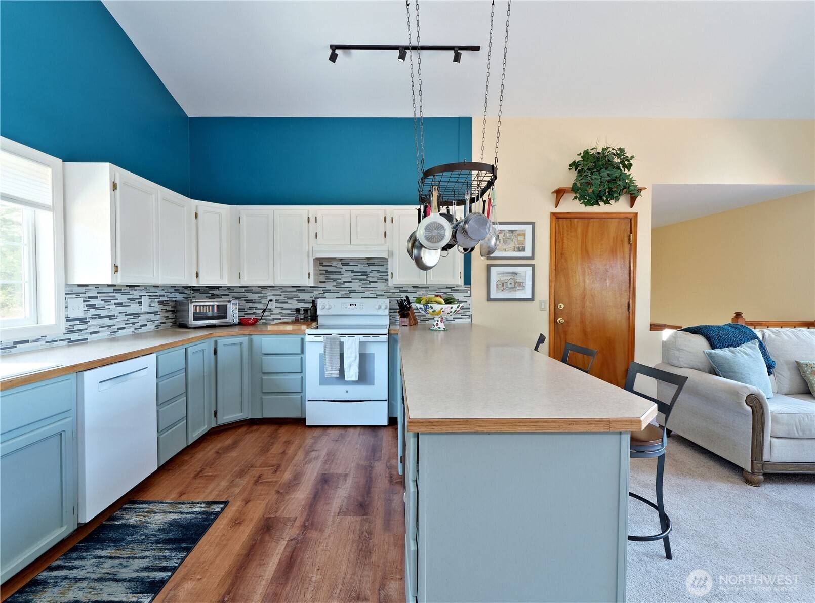 1273 SE Camano DR, Camano Island, WA 98282