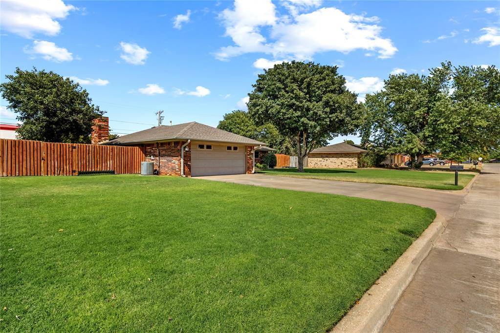 1533 Saber LN, Weatherford, OK 73096
